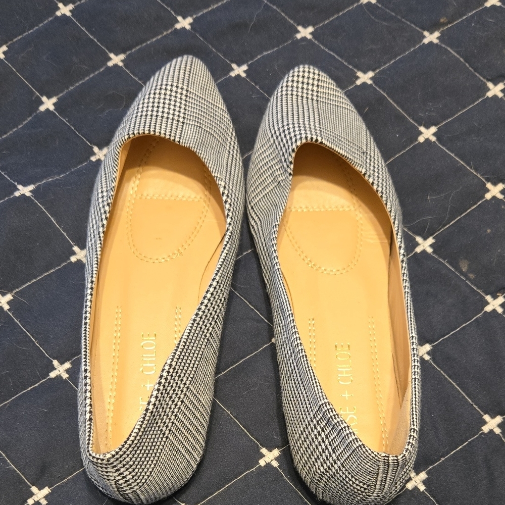 Chic Women's Black and White Flats